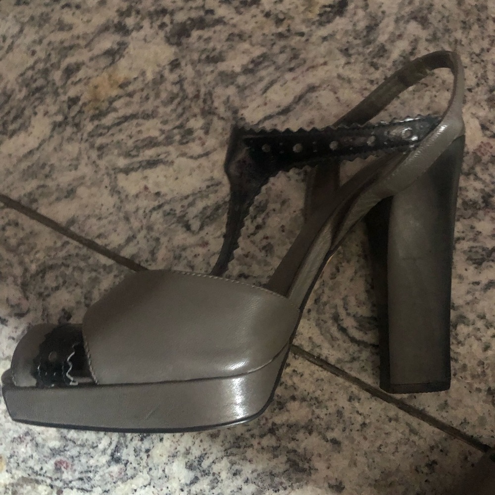 JLo by Jennifer Lopez platform shoes, gray and black size 8